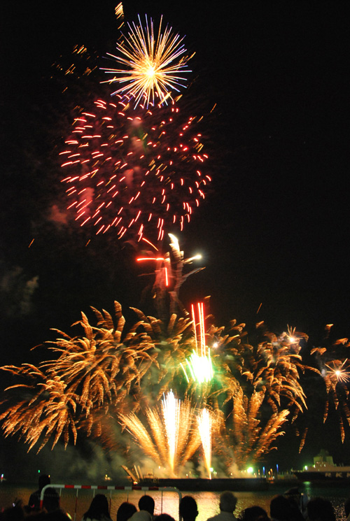 ウエストマリン 19 オルカ号で行く 那覇ハーリー 花火クルーズ